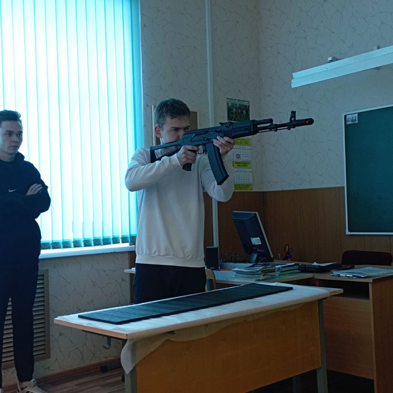 YxCEqMidm7A.jpg