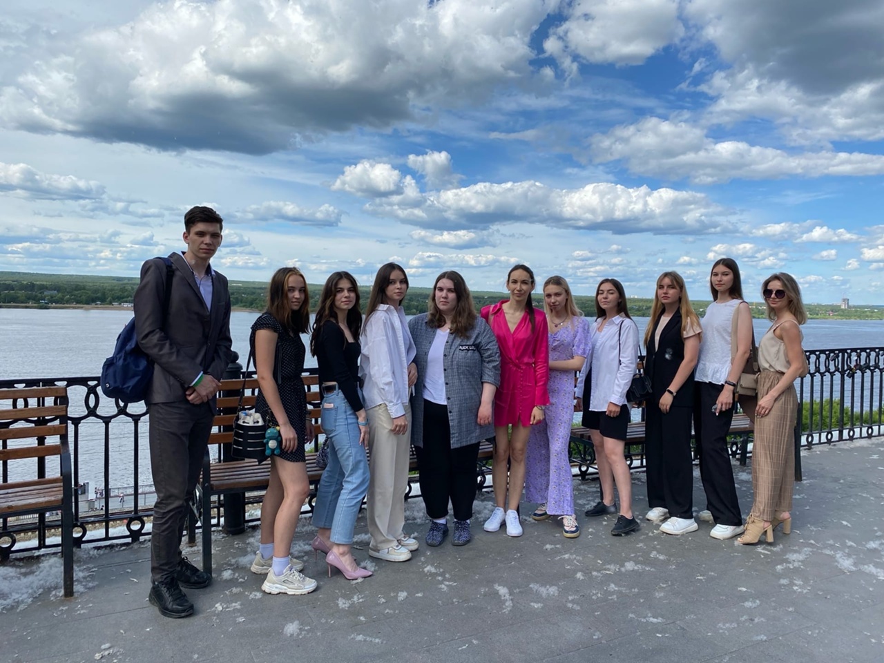 YGKFIYrGYzw.jpg